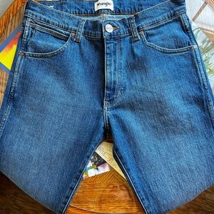 Wrangler straight leg blue jeans. W31 L32